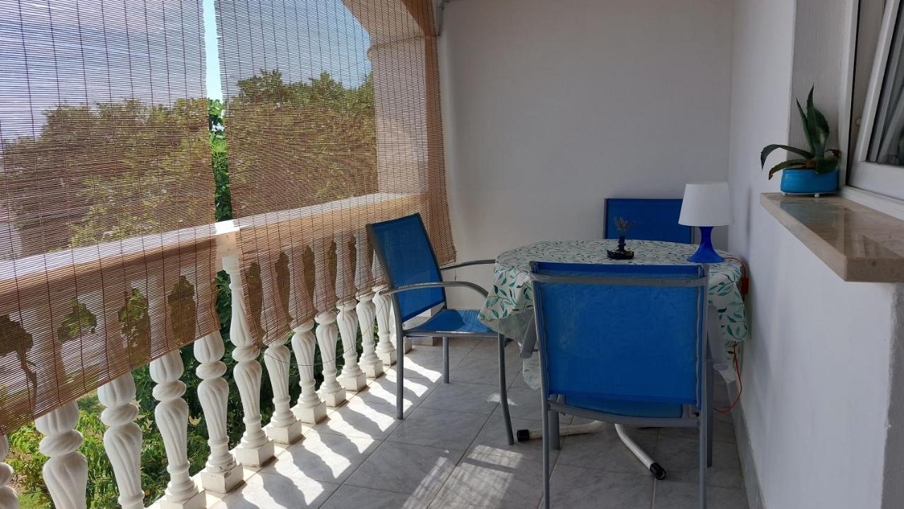 Arts Room Jasmina With Sea View Bikers And Pets Are Welcome Starigrad Paklenica Dış mekan fotoğraf